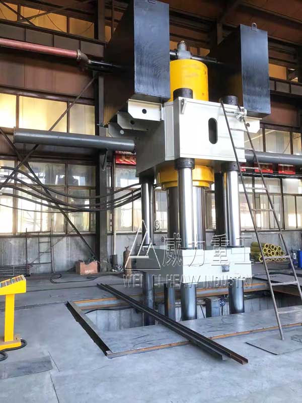 石墨坩堝生產設備-1500噸坩堝液壓機